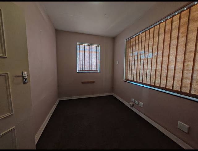 1,963M² WAREHOUSE FOR SALE IN BOOYSENS RESERVE